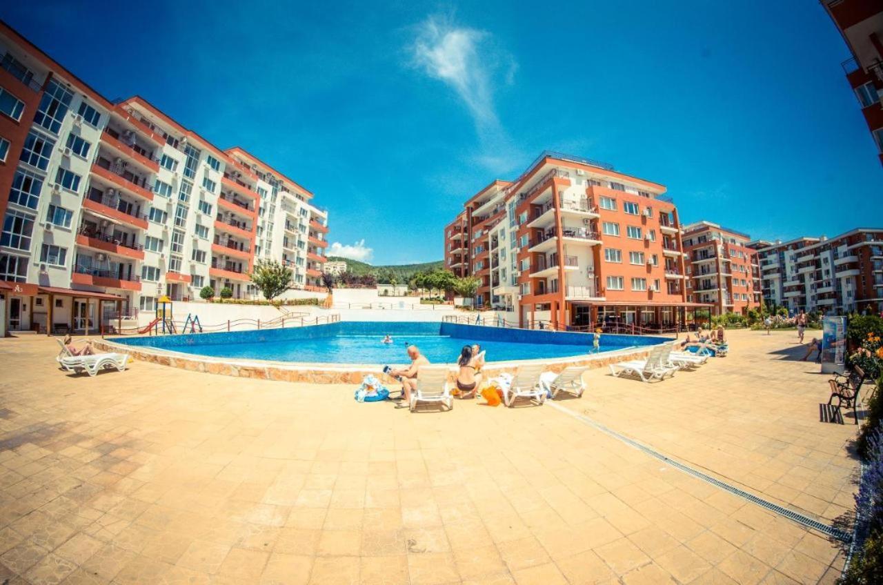 Beautiful Apartment Right By The Sea, Sveti Vlas Exterior photo